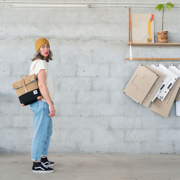 Poho COLORS Black · Arena